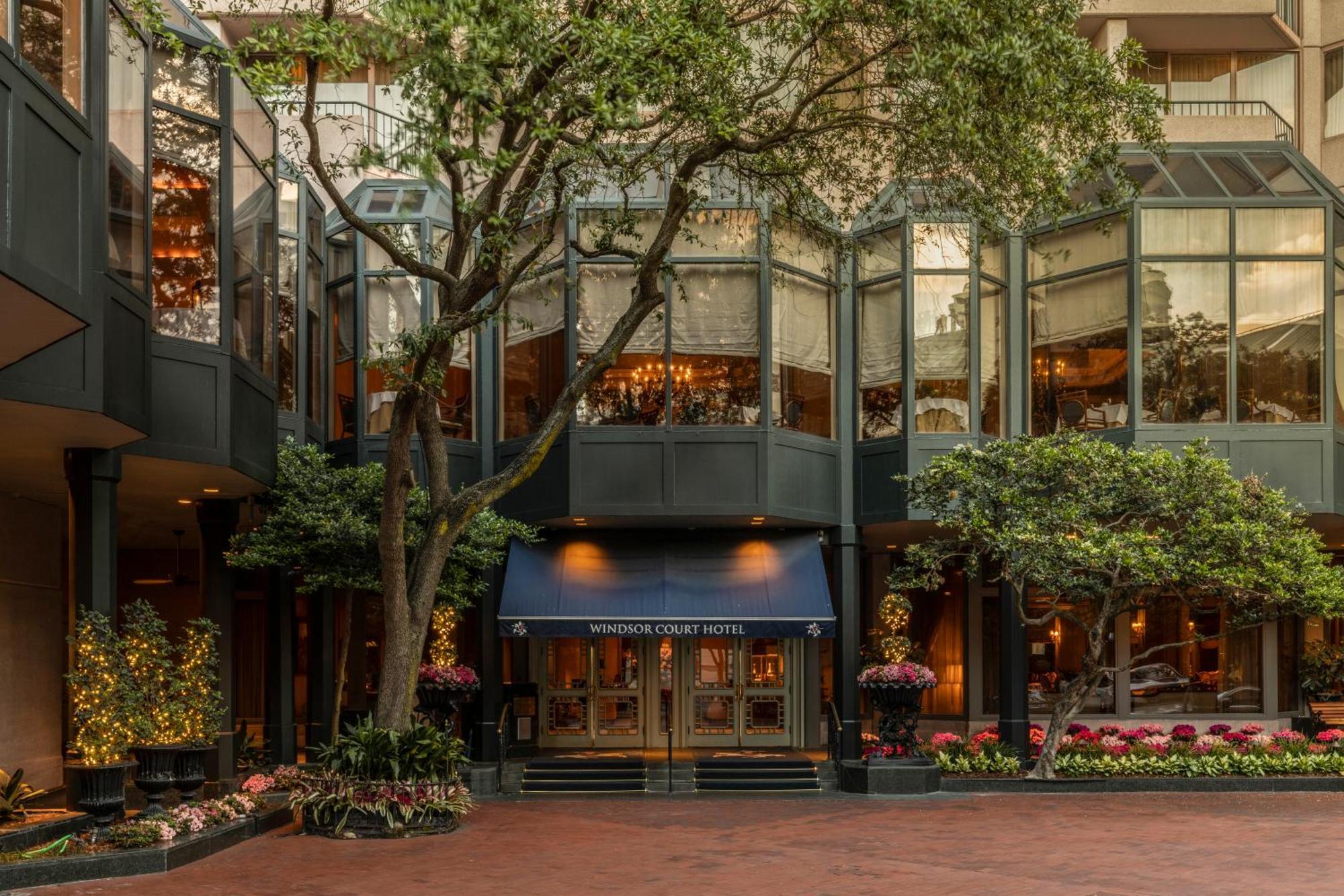 The Windsor Court Hotel New Orleans Exterior photo